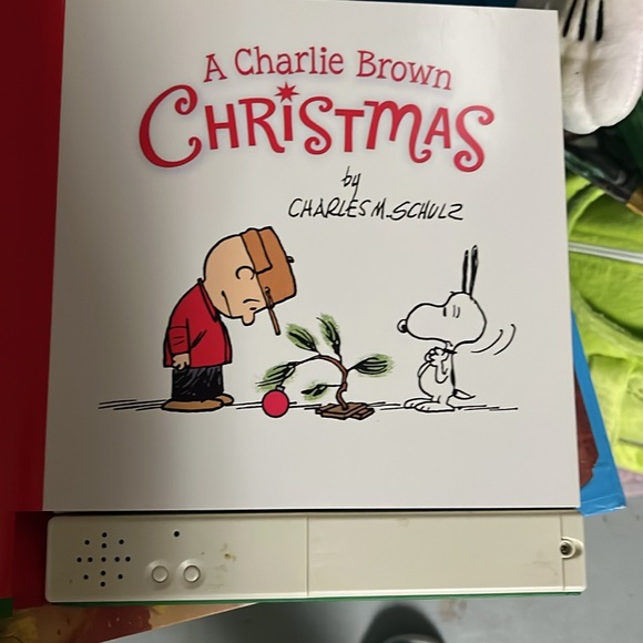 A Charlie Brown Christmas story telling nook( not tested. - Picture 4 of 5